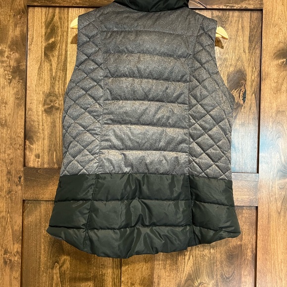 Lole puffer puffy vest, woman’s size large vest. Black and gray with pockets. - Picture 7 of 14